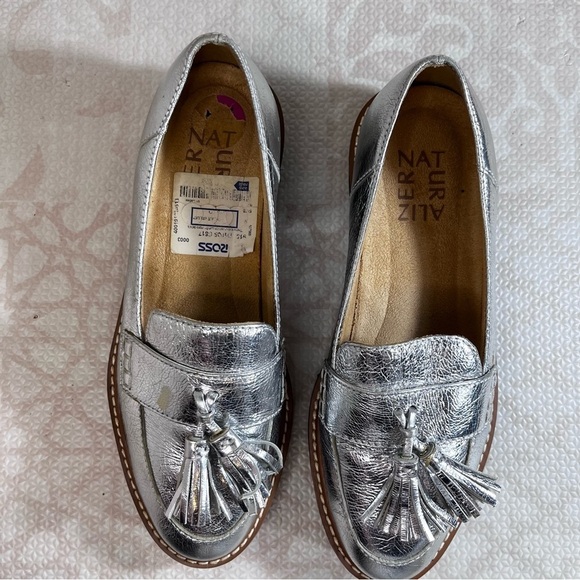 Naturalizer Metallic Silver Tassel August Loafers Preppy Slip-on Women’s Shoe - Picture 11 of 12